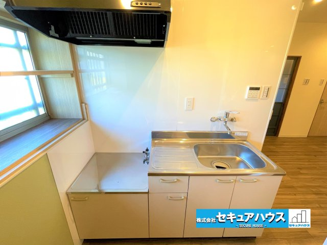 岐阜県羽根郡笠松町米野 中古戸建のキッチン|事前予約にて現地ご見学いただけます！お気軽にお問い合わせください♪
■株式会社　セキュアハウス　豊明支店■
住宅ローンに強く、知識、経験豊富なスタッフ在籍
お客様に寄り添い、ご成約後もサポート致します