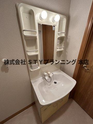 仲介手数料０円！ヴァンヴェールの独立洗面台