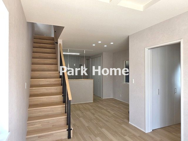 高知市秦南町2丁目 新築戸建ての居間・リビング|１F:10.8LDK