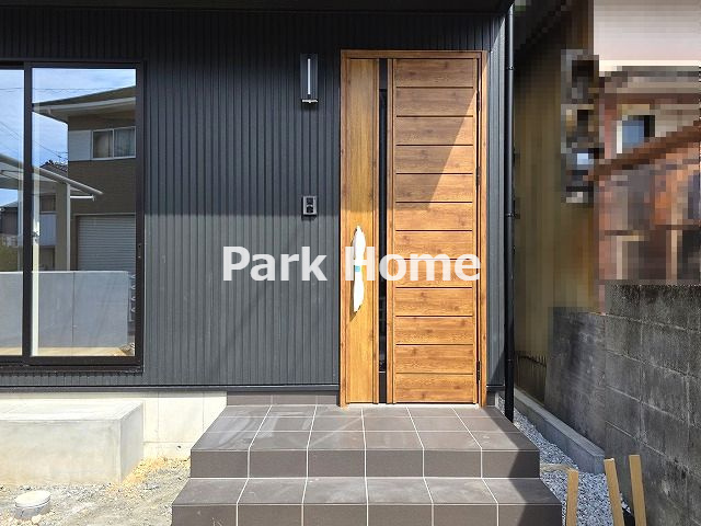 高知市秦南町2丁目 新築戸建ての玄関