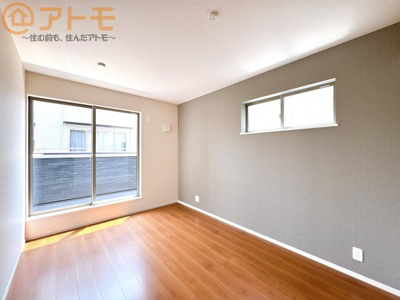 【寝室】 | 清水区横砂南町5期　新築戸建　2号棟 | バルコニーに面したお部屋なので、布団などの大きなものも楽々干せます♪