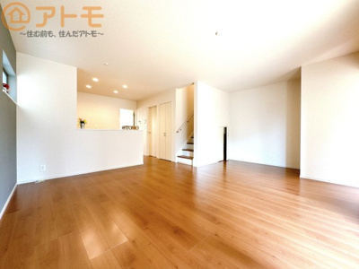 【居間・リビング】 | 清水区横砂南町5期　新築戸建　2号棟 | 家族団らんのイメージは、リビングを思い浮かべませんか？リビングこそ広々としたお部屋が良いですね♪