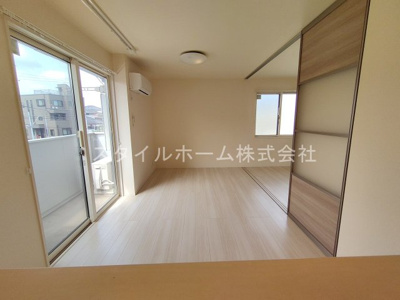 【居間・リビング】 | エミールＡ | 別部屋写真です。