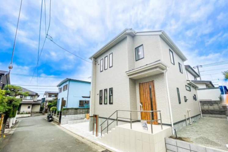 旭区中白根2丁目【4LDK+カースペース2台/長期優良住宅/耐震・制震の安心住宅/住宅性能評価取得】の前面道路含む現地写真