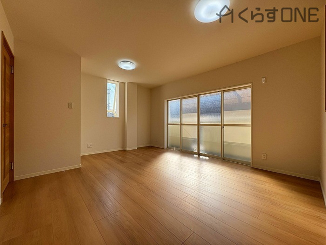 【居間・リビング】 | 姫路市城東町／中古戸建