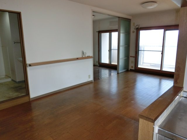 リベール明石Ⅰの居間・リビング|使いやすいリビングです