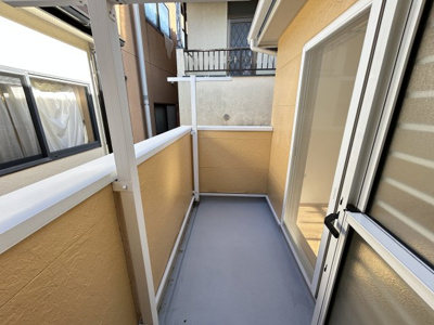 【バルコニー】 | 青木町中古戸建て | 暖かな日差しのふりそそぐバルコニー