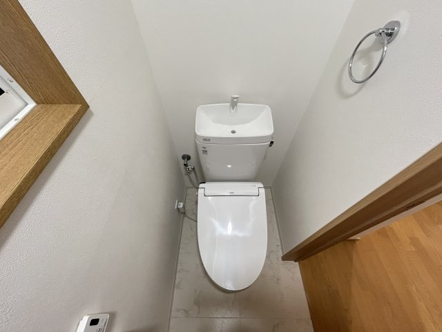 【トイレ】 | 青木町中古戸建て | 落ち着いた色調のトイレです