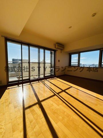 仲介手数料０円！アブレスト原の居間・リビング