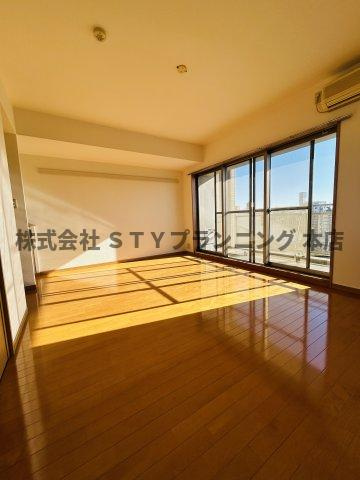 仲介手数料０円！アブレスト原の居間・リビング