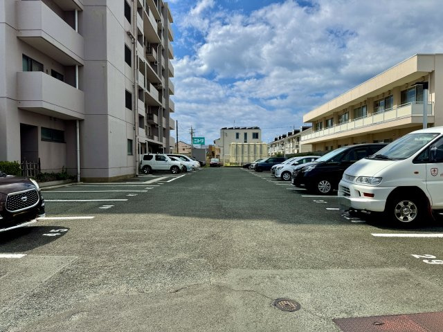 入野パークホームズの駐車場|駐車場は全て平置きです！敷地内で駐車場1台は必ずつきますよ。
