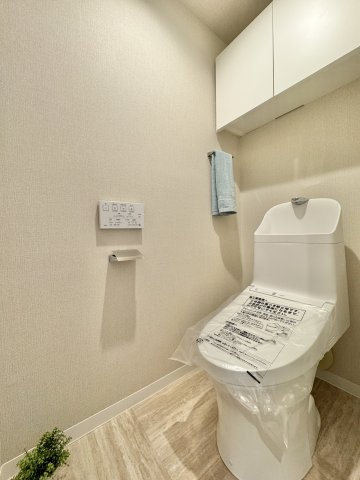 入野パークホームズのトイレ|白を基調とした清潔なデザインです！　