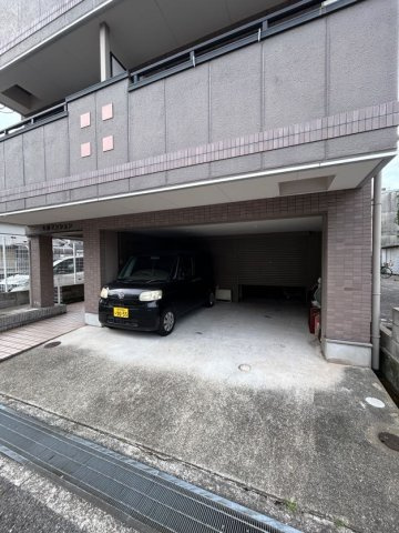 大林マンションの駐車場|車をお持ちの方に嬉しい駐車場付きの物件です