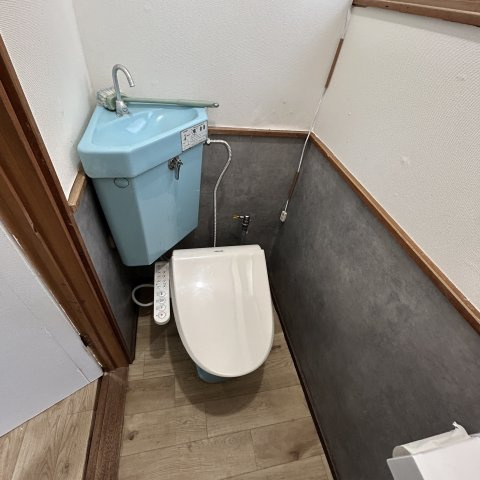 室蘭市宮の森町3丁目17-8戸建のトイレ