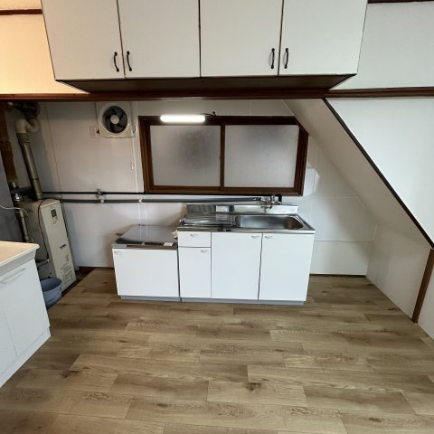 室蘭市宮の森町3丁目17-8戸建のキッチン