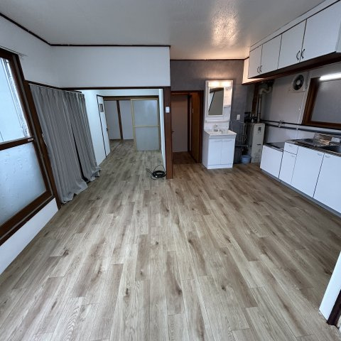 室蘭市宮の森町3丁目17-8戸建の居間・リビング