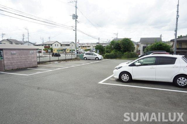 スカイマンション幾久富の駐車場