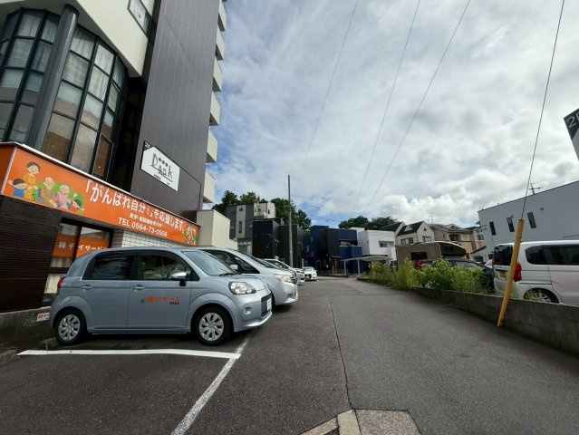 ＤＥＶＩＣＥ　ＢＬＤＧの駐車場