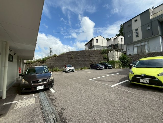 ＤＥＶＩＣＥ　ＢＬＤＧの駐車場