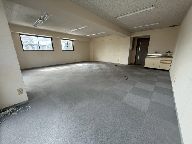 ＤＥＶＩＣＥ　ＢＬＤＧの駐車場