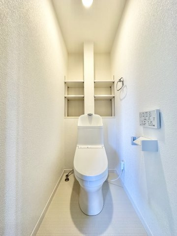 アーバンライフ江西Bのトイレ|白を基調とした清潔感のあるトイレ！