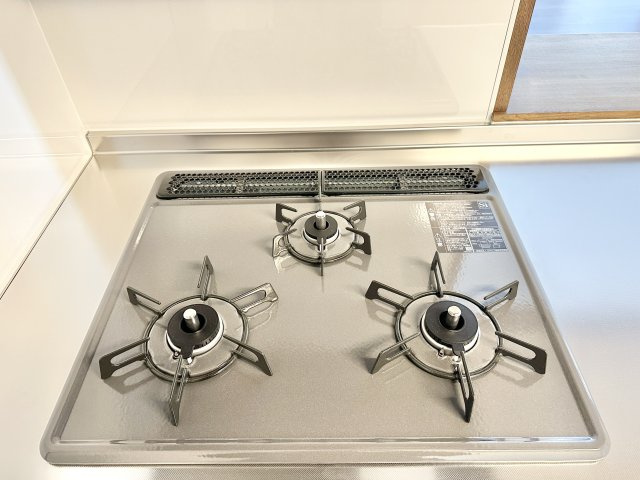 アーバンライフ江西Bの設備|三口ガスコンロ！！
家事の時短につながります。