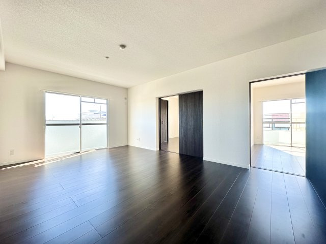 アーバンライフ江西Bの居間・リビング|ご家族の団らんの間！ナチュラルなインテリアがオシャレな空間！お客様のおもてなしの間としてもピッタリです！
