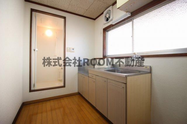 天神ハイツのキッチン|コンパクトなキッチンで掃除もラクラク