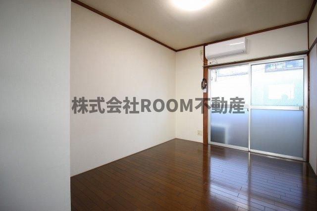 天神ハイツの居間・リビング|こちらのリビングで趣味の時間をお楽しみください