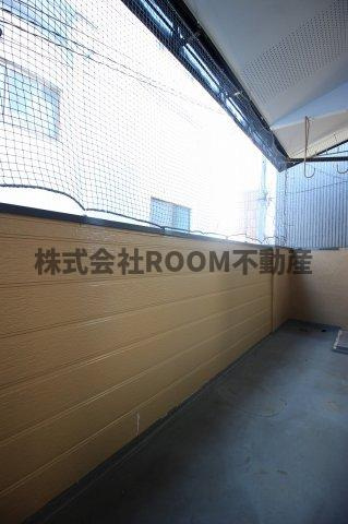 天神ハイツのバルコニー|外からの目が気にならないバルコニーで洗濯物が干せます