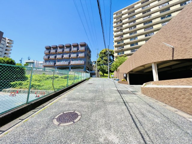 成子坂壱番街の周辺|マンションに続く前面道路です。