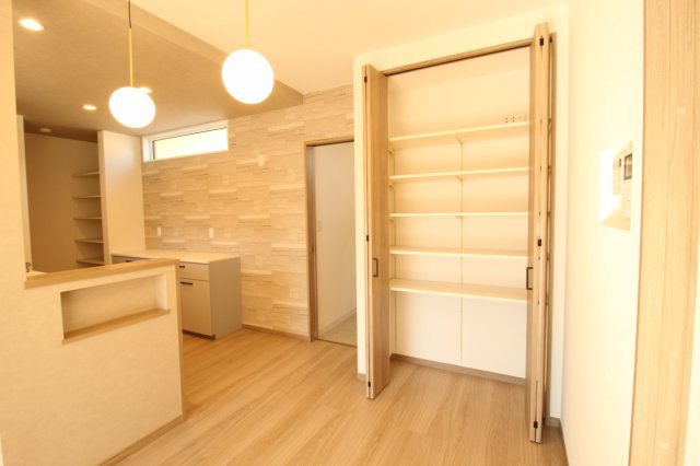 土佐山田町　新築戸建　Ｃ号地　（全4区画）　の居間・リビング|ＬＤＫ　16.62帖　大容量の物入