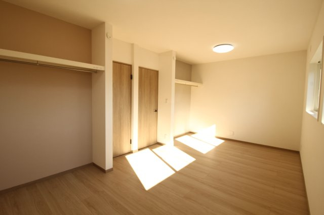 土佐山田町　新築戸建　Ｃ号地　（全4区画）　の洋室|南の部屋　4.75帖+4.75帖