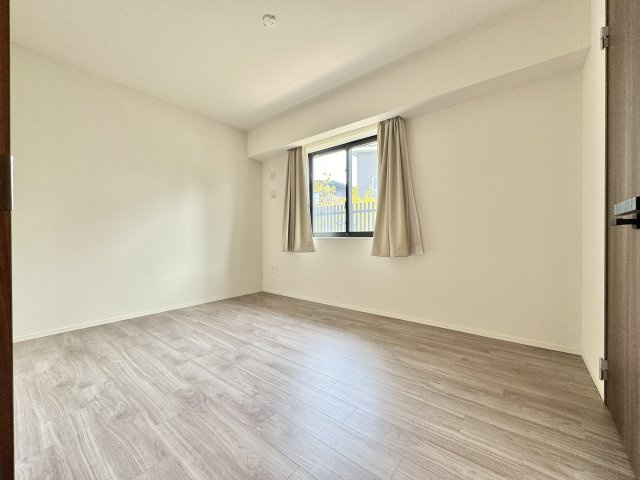 一条レジデンス西伊場の洋室|7帖の洋室です。ベッドを置いても圧迫感のないゆとりの空間です。