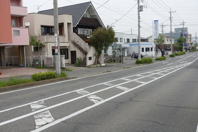 高崎市東貝沢町　中古住宅の前面道路含む現地写真