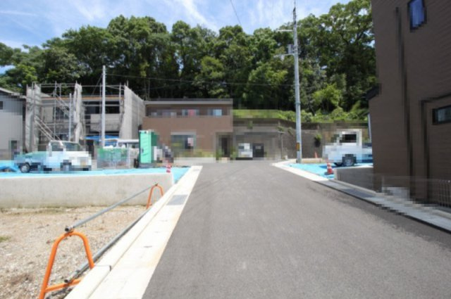 石立町　新築戸建　3号地（全8区画）の前面道路含む現地写真|東側　約5.5ｍ幅公道に接道