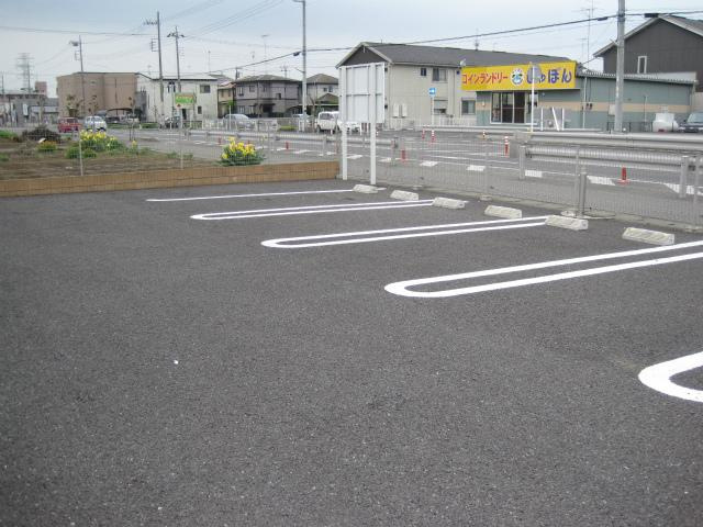 ラフィーネⅢの駐車場|駐車場は２台可能です。