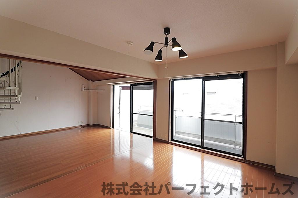 星和菊丘ハイツの居間・リビング|ゆったり過ごせるリビングです