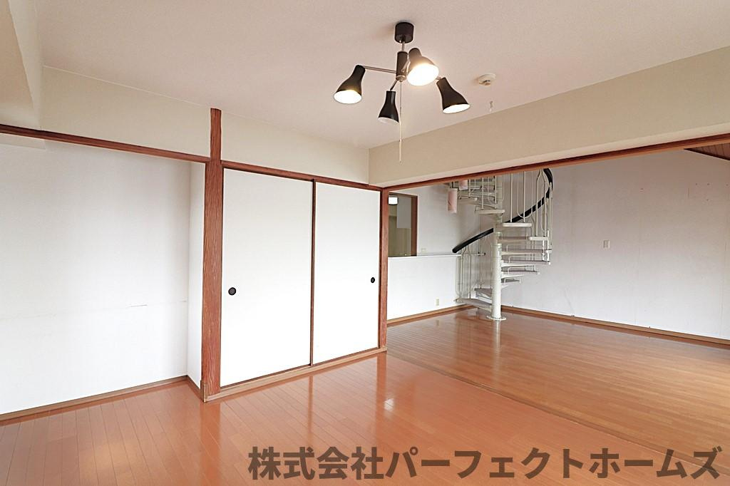 星和菊丘ハイツの居間・リビング|使いやすい居間です