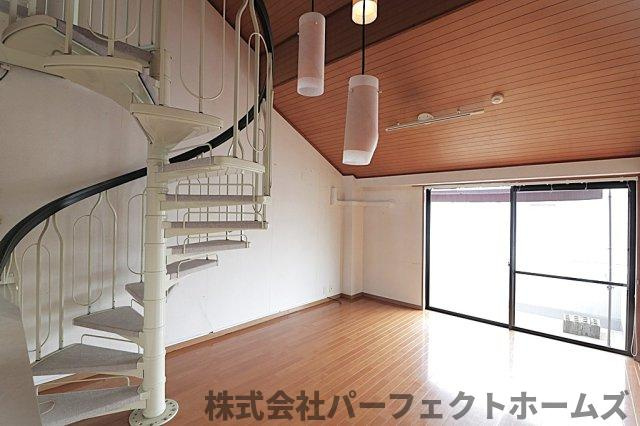 星和菊ヶ丘ハイツの居間・リビング|ゆったりとしたリビングです