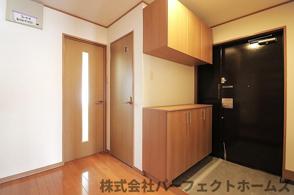 星和菊丘ハイツの玄関|ゆったりとした玄関です