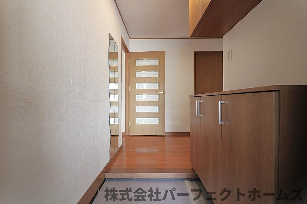 星和菊ヶ丘ハイツの玄関|収納もある玄関です