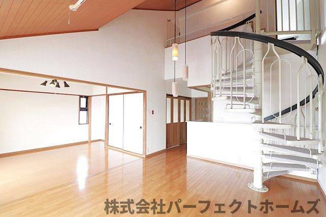 星和菊丘ハイツの居間・リビング|こちらの居間で趣味の時間をお楽しみください