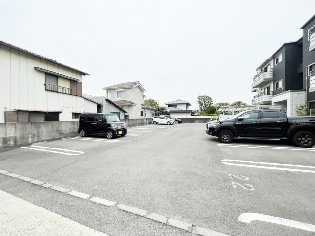 レフィシア安宅の駐車場