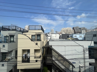 【展望】 | 眼前に広がる空の雄大さと、このお部屋の自慢の一つである「眺望」をご覧ください。毎日、この景色を独り占めできる新生活に夢が広がります。～即日のご見学可能～　お問合せはお気軽にどうぞ。