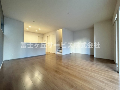 【居間・リビング】 | 静岡市清水区横砂南町 5期 新築一戸建て 2号棟 | リビングダイニングです