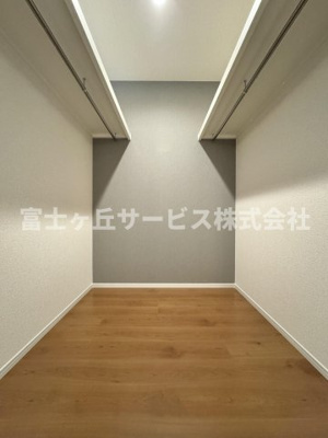 【収納】 | 静岡市清水区横砂南町 5期 新築一戸建て 2号棟 | 収納豊富なウォークインクローゼット