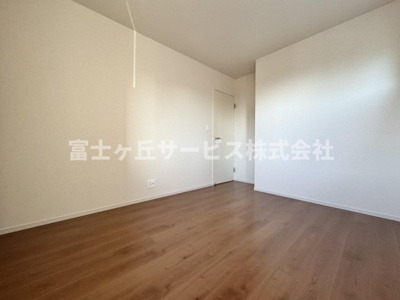 【洋室】 | 静岡市清水区横砂南町 5期 新築一戸建て 2号棟 | 使いやすい洋室です