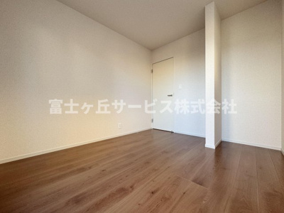 【子供部屋】 | 静岡市清水区横砂南町 5期 新築一戸建て 2号棟 | 子供部屋としても使える洋室です