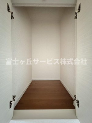 【収納】 | 静岡市清水区横砂南町 5期 新築一戸建て 2号棟 | 2Fホールにある収納です